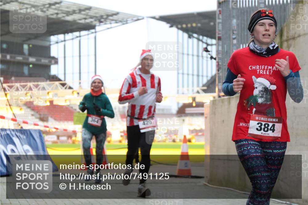 08.12.2024 - St. Pauli X-Mass-Run No. 14 H.Heesch http://msf.ph/oto/7491125 08.12.2024 09:57:16 Ziel 384, 1741, 1754, 2956, 3139, 364, 384, 420, 755, 763, 1982, 3022 meine-sportfotos.de