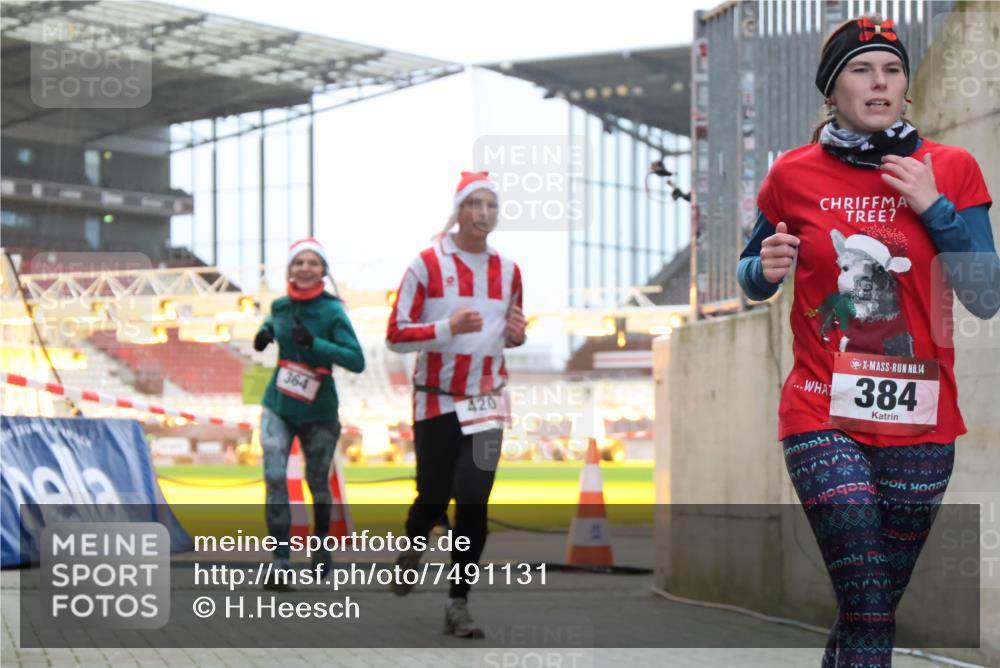 08.12.2024 - St. Pauli X-Mass-Run No. 14 H.Heesch http://msf.ph/oto/7491131 08.12.2024 09:57:16 Ziel 384, 1741, 1754, 2956, 3139, 364, 384, 420, 755, 763, 1982, 3022 meine-sportfotos.de
