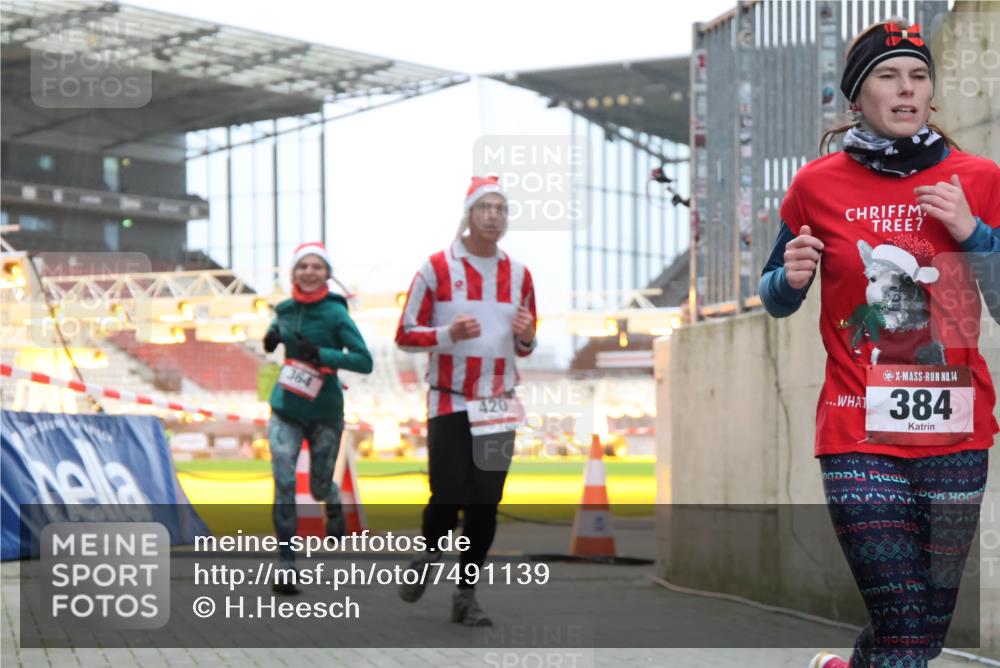 08.12.2024 - St. Pauli X-Mass-Run No. 14 H.Heesch http://msf.ph/oto/7491139 08.12.2024 09:57:16 Ziel 384, 1741, 1754, 2956, 3139, 364, 384, 420, 755, 763, 1982, 3022 meine-sportfotos.de