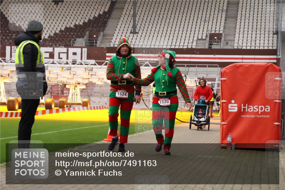 08.12.2024 - St. Pauli X-Mass-Run No. 14 Yannick Fuchs http://msf.ph/oto/7491163 08.12.2024 10:42:25 Ziel 1334, 1528, 2067, 3235 meine-sportfotos.de