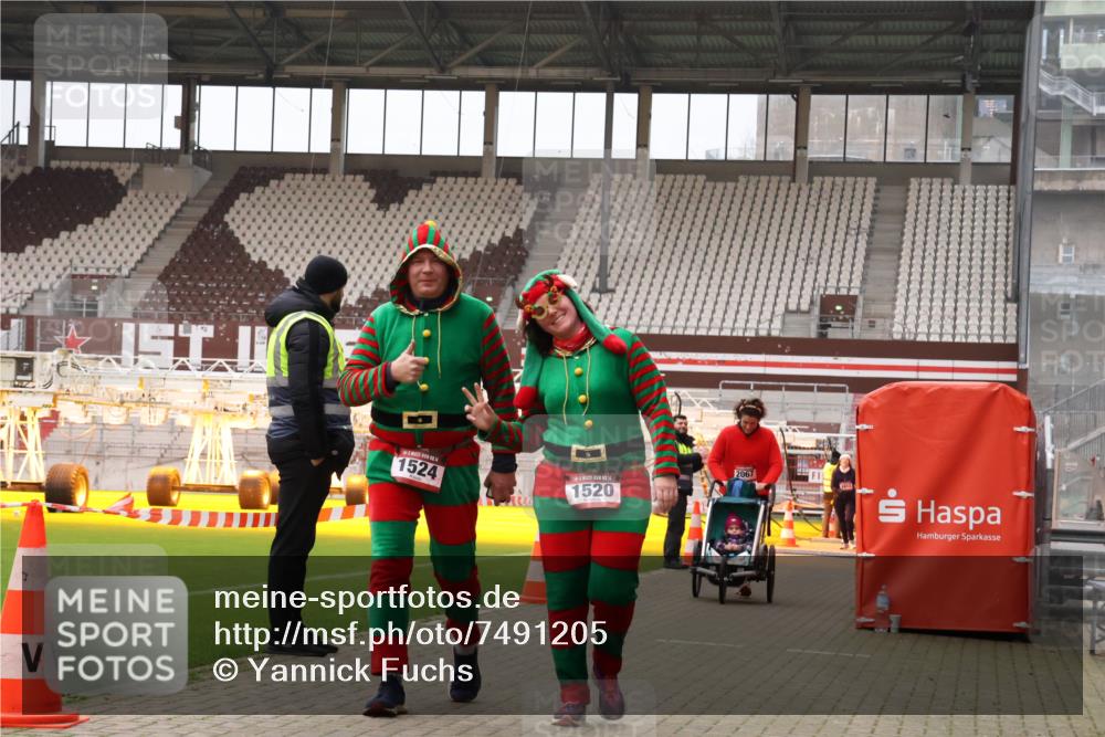 08.12.2024 - St. Pauli X-Mass-Run No. 14 Yannick Fuchs http://msf.ph/oto/7491205 08.12.2024 10:42:29 Ziel 1528, 2067 meine-sportfotos.de