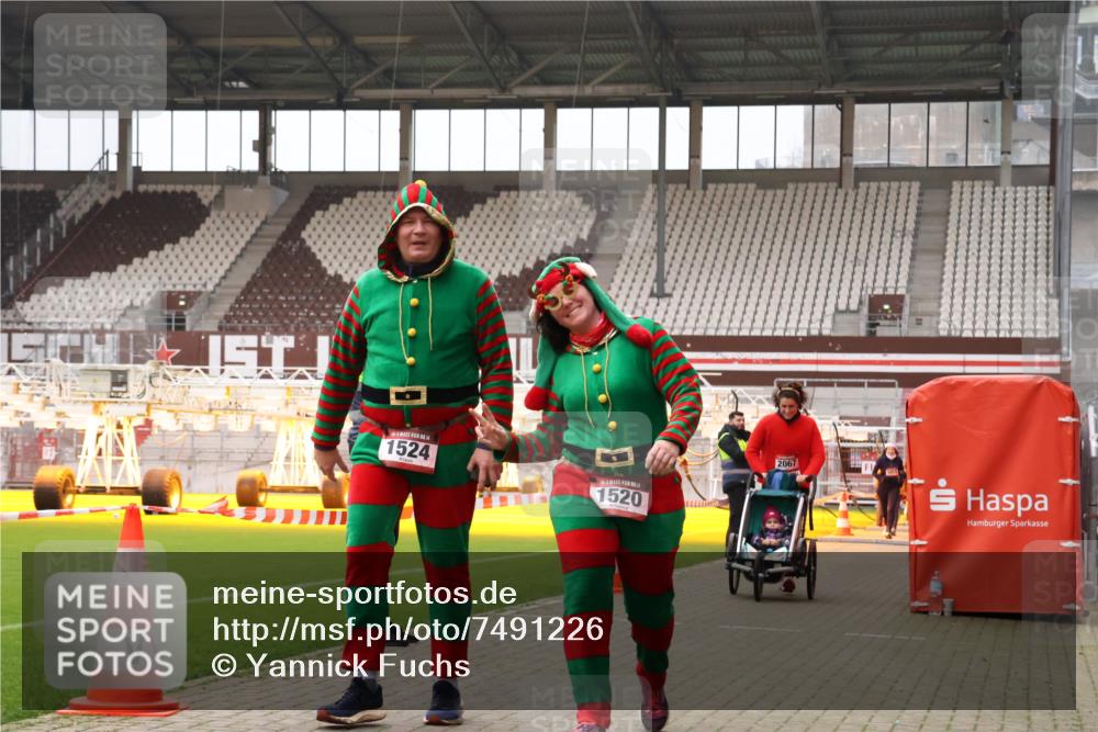 08.12.2024 - St. Pauli X-Mass-Run No. 14 Yannick Fuchs http://msf.ph/oto/7491226 08.12.2024 10:42:30 Ziel 1528, 2067 meine-sportfotos.de