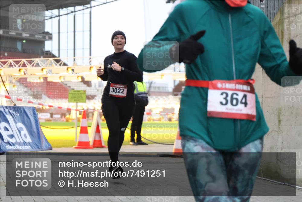 08.12.2024 - St. Pauli X-Mass-Run No. 14 H.Heesch http://msf.ph/oto/7491251 08.12.2024 09:57:19 Ziel 364, 384, 420, 1741, 1754, 2956, 3139, 364, 420, 755, 763, 904, 1291, 1982, 2267, 3022 meine-sportfotos.de