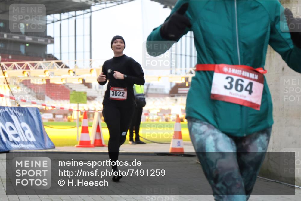 08.12.2024 - St. Pauli X-Mass-Run No. 14 H.Heesch http://msf.ph/oto/7491259 08.12.2024 09:57:19 Ziel 364, 384, 420, 1741, 1754, 2956, 3139, 364, 420, 755, 763, 904, 1291, 1982, 2267, 3022 meine-sportfotos.de