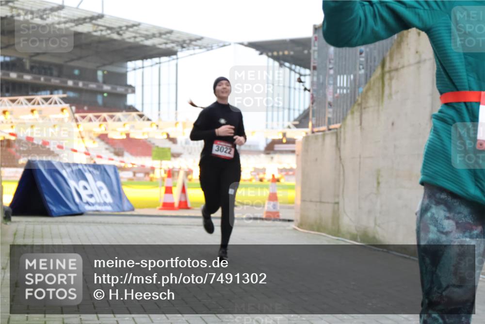 08.12.2024 - St. Pauli X-Mass-Run No. 14 H.Heesch http://msf.ph/oto/7491302 08.12.2024 09:57:19 Ziel 364, 384, 420, 1741, 1754, 2956, 3139, 364, 420, 755, 763, 904, 1291, 1982, 2267, 3022 meine-sportfotos.de