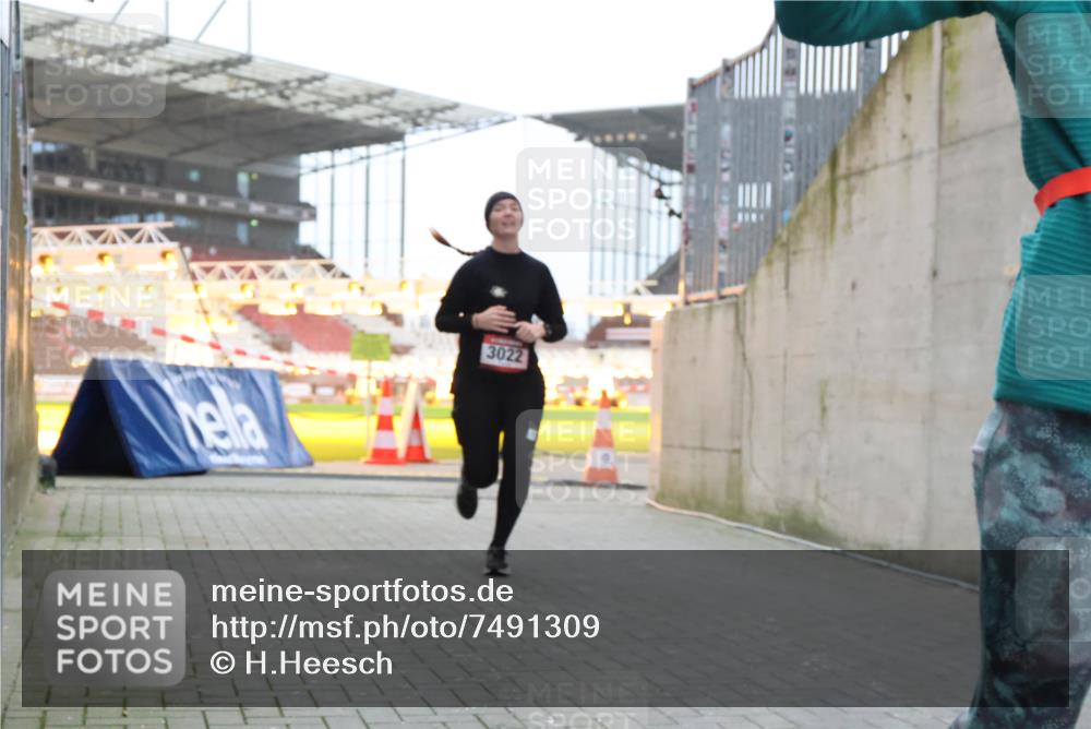 08.12.2024 - St. Pauli X-Mass-Run No. 14 H.Heesch http://msf.ph/oto/7491309 08.12.2024 09:57:19 Ziel 364, 384, 420, 1741, 1754, 2956, 3139, 364, 420, 755, 763, 904, 1291, 1982, 2267, 3022 meine-sportfotos.de