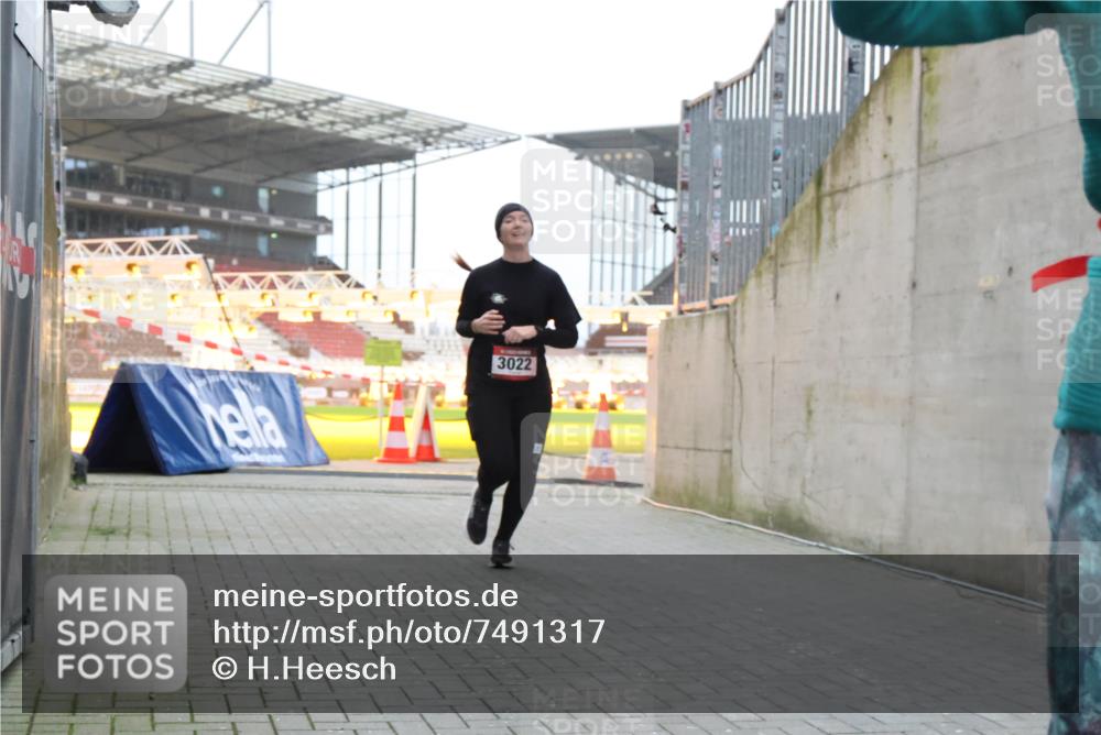 08.12.2024 - St. Pauli X-Mass-Run No. 14 H.Heesch http://msf.ph/oto/7491317 08.12.2024 09:57:19 Ziel 364, 384, 420, 1741, 1754, 2956, 3139, 364, 420, 755, 763, 904, 1291, 1982, 2267, 3022 meine-sportfotos.de