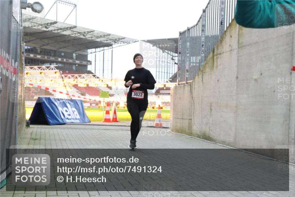 08.12.2024 - St. Pauli X-Mass-Run No. 14 H.Heesch http://msf.ph/oto/7491324 08.12.2024 09:57:20 Ziel 364, 384, 420, 1741, 1754, 2956, 3022, 3139, 755, 763, 904, 1291, 1982, 2267, 3022 meine-sportfotos.de