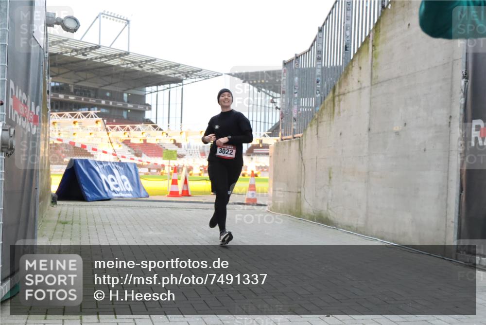08.12.2024 - St. Pauli X-Mass-Run No. 14 H.Heesch http://msf.ph/oto/7491337 08.12.2024 09:57:20 Ziel 364, 384, 420, 1741, 1754, 2956, 3022, 3139, 755, 763, 904, 1291, 1982, 2267, 3022 meine-sportfotos.de
