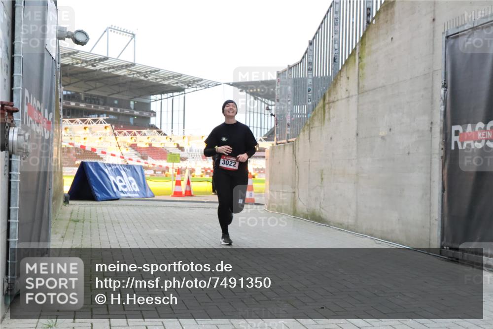 08.12.2024 - St. Pauli X-Mass-Run No. 14 H.Heesch http://msf.ph/oto/7491350 08.12.2024 09:57:20 Ziel 364, 384, 420, 1741, 1754, 2956, 3022, 3139, 755, 763, 904, 1291, 1982, 2267, 3022 meine-sportfotos.de