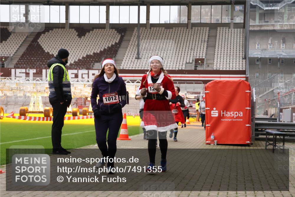 08.12.2024 - St. Pauli X-Mass-Run No. 14 Yannick Fuchs http://msf.ph/oto/7491355 08.12.2024 10:42:43 Ziel 1012, 1204, 1205, 1231, 1520, 1524, 1525, 1830, 2067, 3229 meine-sportfotos.de