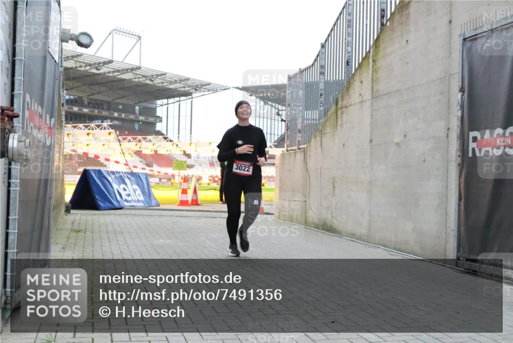 08.12.2024 - St. Pauli X-Mass-Run No. 14 H.Heesch http://msf.ph/oto/7491356 08.12.2024 09:57:20 Ziel 364, 384, 420, 1741, 1754, 2956, 3022, 3139, 755, 763, 904, 1291, 1982, 2267, 3022 meine-sportfotos.de