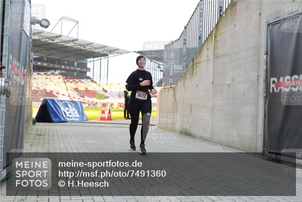 08.12.2024 - St. Pauli X-Mass-Run No. 14 H.Heesch http://msf.ph/oto/7491360 08.12.2024 09:57:20 Ziel 364, 384, 420, 1741, 1754, 2956, 3022, 3139, 755, 763, 904, 1291, 1982, 2267, 3022 meine-sportfotos.de