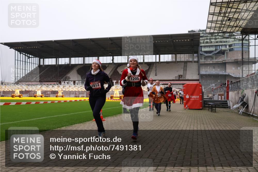 08.12.2024 - St. Pauli X-Mass-Run No. 14 Yannick Fuchs http://msf.ph/oto/7491381 08.12.2024 10:42:45 Ziel 1012, 1204, 1205, 1231, 1520, 1524, 1525, 1830, 2067, 3229 meine-sportfotos.de