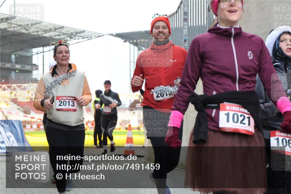 08.12.2024 - St. Pauli X-Mass-Run No. 14 H.Heesch http://msf.ph/oto/7491459 08.12.2024 10:05:24 Ziel 1021, 1067, 1189, 1355, 2013, 2042, 2043, 24, 1021, 1067, 2013, 2015, 2165, 2836, 3077, 3311, 3313, 3314, 3315, 3317, 3318 meine-sportfotos.de