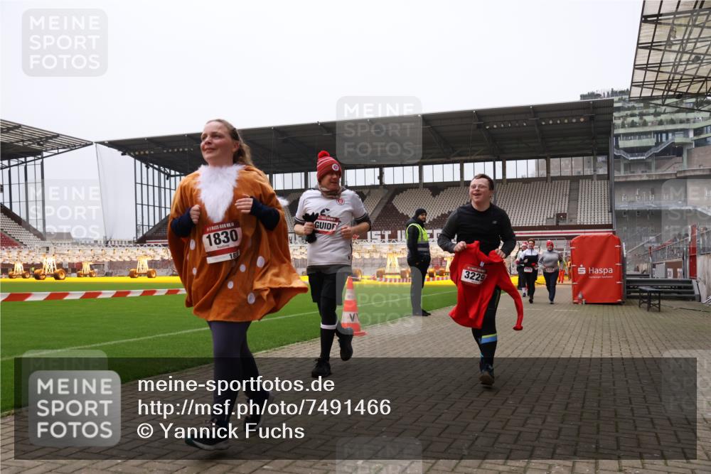 08.12.2024 - St. Pauli X-Mass-Run No. 14 Yannick Fuchs http://msf.ph/oto/7491466 08.12.2024 10:42:49 Ziel 1012, 1204, 1205, 1231, 1520, 1524, 1525, 1830, 2067, 3229 meine-sportfotos.de