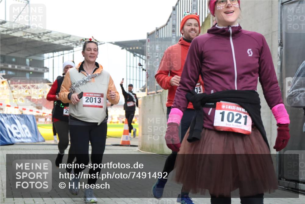 08.12.2024 - St. Pauli X-Mass-Run No. 14 H.Heesch http://msf.ph/oto/7491492 08.12.2024 10:05:24 Ziel 1021, 1067, 1189, 1355, 2013, 2042, 2043, 24, 1021, 1067, 2013, 2015, 2165, 2836, 3077, 3311, 3313, 3314, 3315, 3317, 3318 meine-sportfotos.de