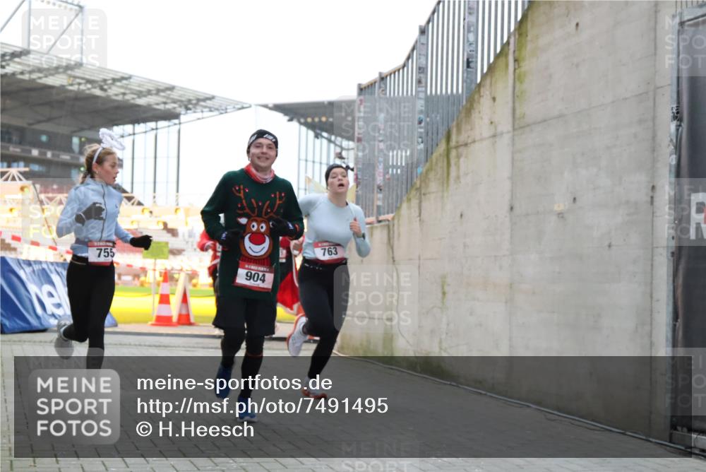 08.12.2024 - St. Pauli X-Mass-Run No. 14 H.Heesch http://msf.ph/oto/7491495 08.12.2024 09:57:24 Ziel 364, 384, 420, 755, 763, 1741, 1982, 3022, 3139, 755, 763, 904, 1291, 1982, 2267 meine-sportfotos.de