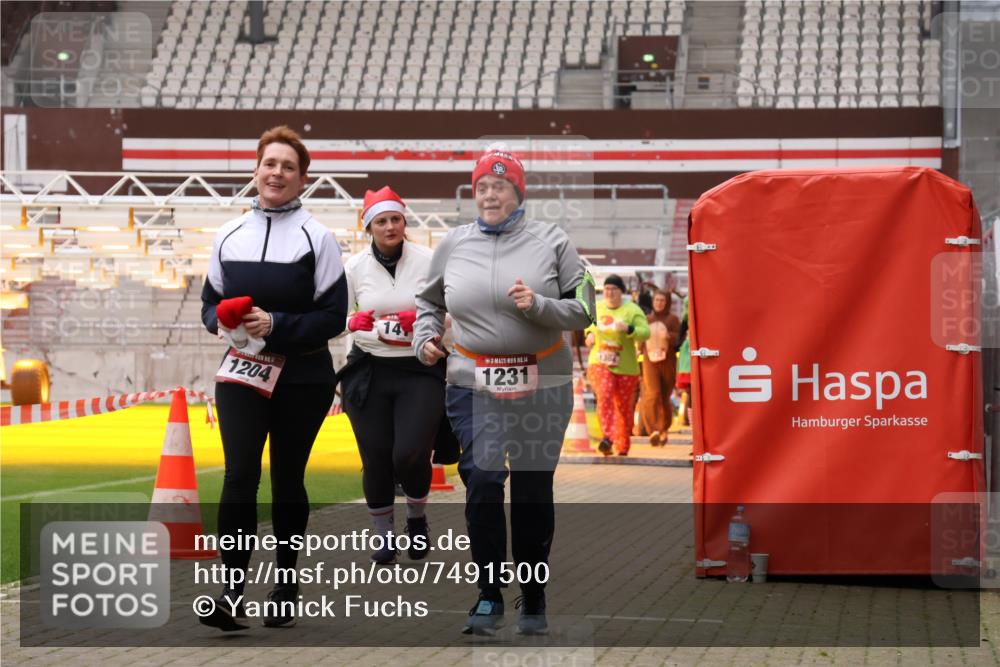 08.12.2024 - St. Pauli X-Mass-Run No. 14 Yannick Fuchs http://msf.ph/oto/7491500 08.12.2024 10:42:50 Ziel 1012, 1204, 1205, 1231, 1520, 1524, 1525, 1830, 3229 meine-sportfotos.de