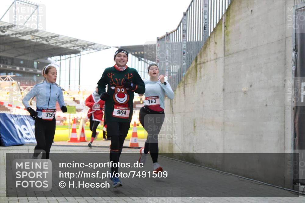 08.12.2024 - St. Pauli X-Mass-Run No. 14 H.Heesch http://msf.ph/oto/7491509 08.12.2024 09:57:24 Ziel 364, 384, 420, 755, 763, 1741, 1982, 3022, 3139, 755, 763, 904, 1291, 1982, 2267 meine-sportfotos.de