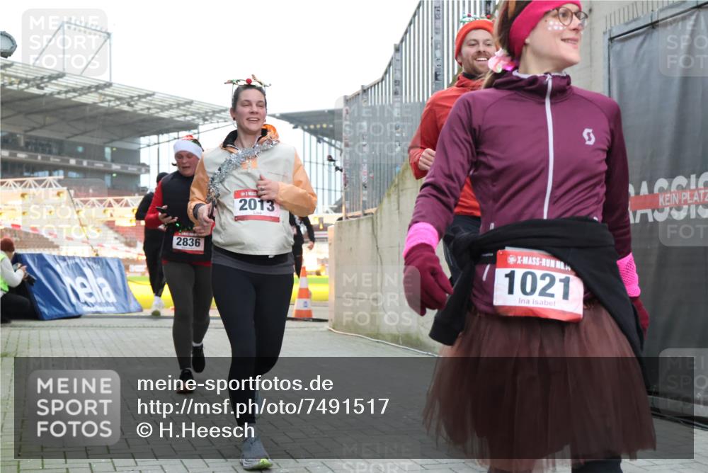 08.12.2024 - St. Pauli X-Mass-Run No. 14 H.Heesch http://msf.ph/oto/7491517 08.12.2024 10:05:24 Ziel 1021, 1067, 1189, 1355, 2013, 2042, 2043, 24, 1021, 1067, 2013, 2015, 2165, 2836, 3077, 3311, 3313, 3314, 3315, 3317, 3318 meine-sportfotos.de