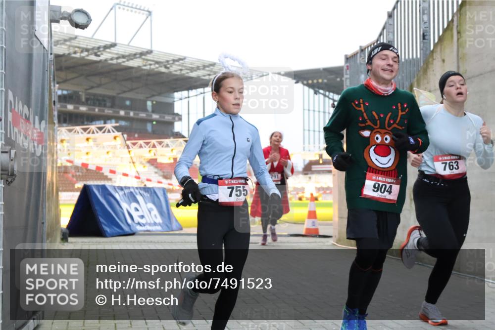08.12.2024 - St. Pauli X-Mass-Run No. 14 H.Heesch http://msf.ph/oto/7491523 08.12.2024 09:57:25 Ziel 364, 384, 420, 755, 763, 904, 1741, 1982, 3022, 3139, 755, 763, 904, 1291, 1982, 2267 meine-sportfotos.de