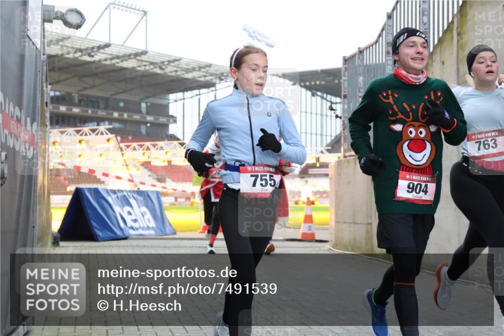 08.12.2024 - St. Pauli X-Mass-Run No. 14 H.Heesch http://msf.ph/oto/7491539 08.12.2024 09:57:25 Ziel 364, 384, 420, 755, 763, 904, 1741, 1982, 3022, 3139, 755, 763, 904, 1291, 1982, 2267 meine-sportfotos.de