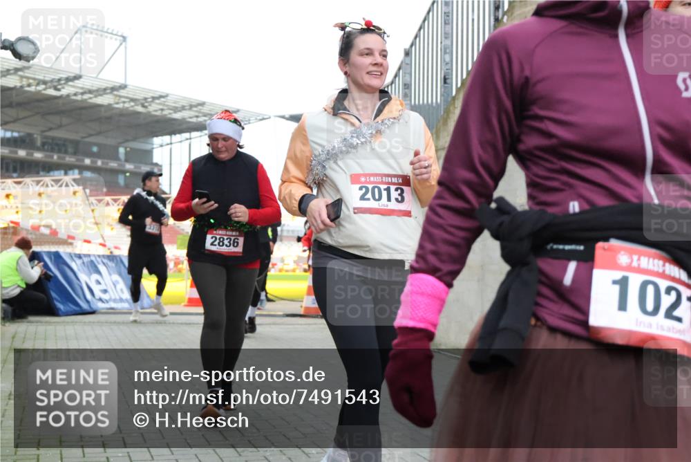 08.12.2024 - St. Pauli X-Mass-Run No. 14 H.Heesch http://msf.ph/oto/7491543 08.12.2024 10:05:25 Ziel 1021, 1067, 1189, 1355, 2013, 2015, 2042, 2043, 2836, 24, 1021, 1067, 2013, 2015, 2165, 2836, 3077, 3310, 3311, 3312, 3313, 3314, 3315, 3317, 3318 meine-sportfotos.de