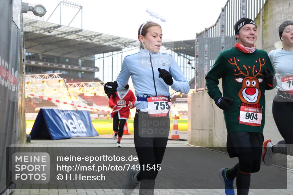 08.12.2024 - St. Pauli X-Mass-Run No. 14 H.Heesch http://msf.ph/oto/7491545 08.12.2024 09:57:25 Ziel 364, 384, 420, 755, 763, 904, 1741, 1982, 3022, 3139, 755, 763, 904, 1291, 1982, 2267 meine-sportfotos.de