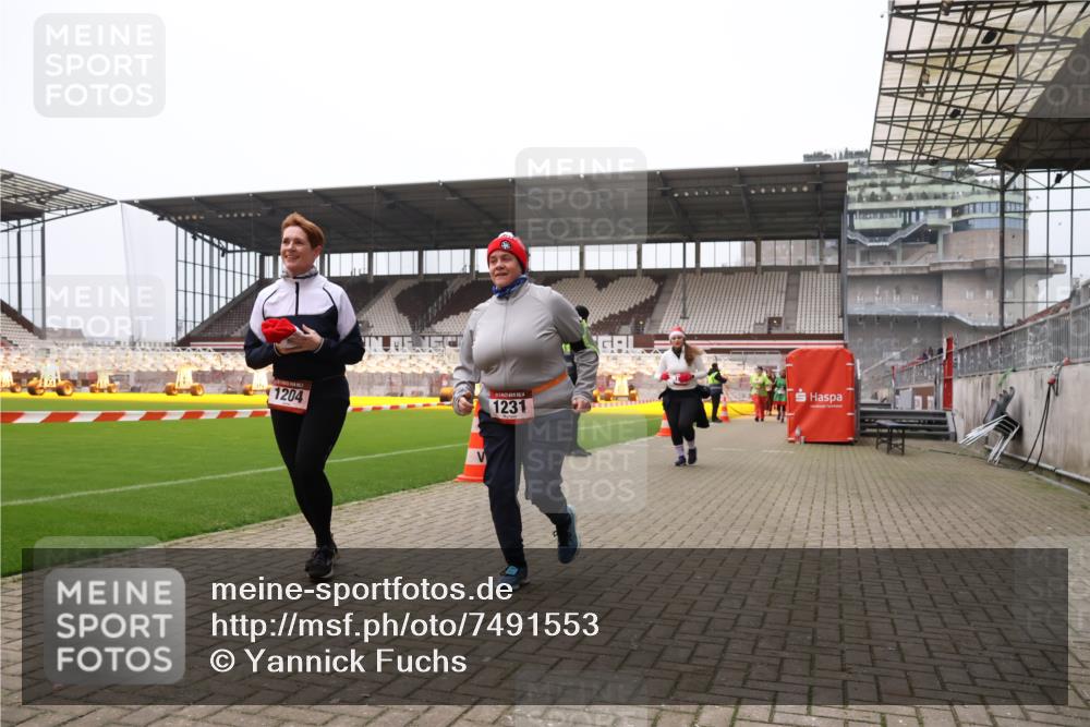 08.12.2024 - St. Pauli X-Mass-Run No. 14 Yannick Fuchs http://msf.ph/oto/7491553 08.12.2024 10:42:54 Ziel 1012, 1030, 1204, 1205, 1231, 1520, 1524, 1525, 1830, 3229 meine-sportfotos.de