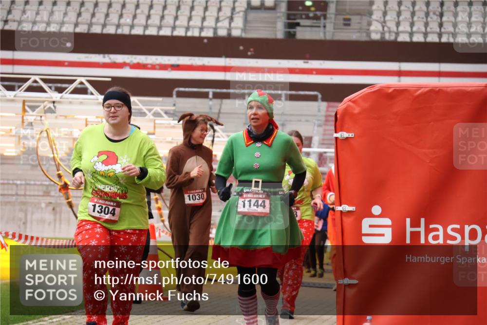 08.12.2024 - St. Pauli X-Mass-Run No. 14 Yannick Fuchs http://msf.ph/oto/7491600 08.12.2024 10:42:59 Ziel 1030, 1103, 1144, 1204, 1231, 1304, 1411, 1520, 1524, 1525, 1830 meine-sportfotos.de
