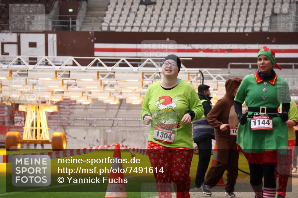 08.12.2024 - St. Pauli X-Mass-Run No. 14 Yannick Fuchs http://msf.ph/oto/7491614 08.12.2024 10:43:00 Ziel 1030, 1103, 1144, 1204, 1231, 1304, 1411, 1520, 1524, 1525, 1830 meine-sportfotos.de