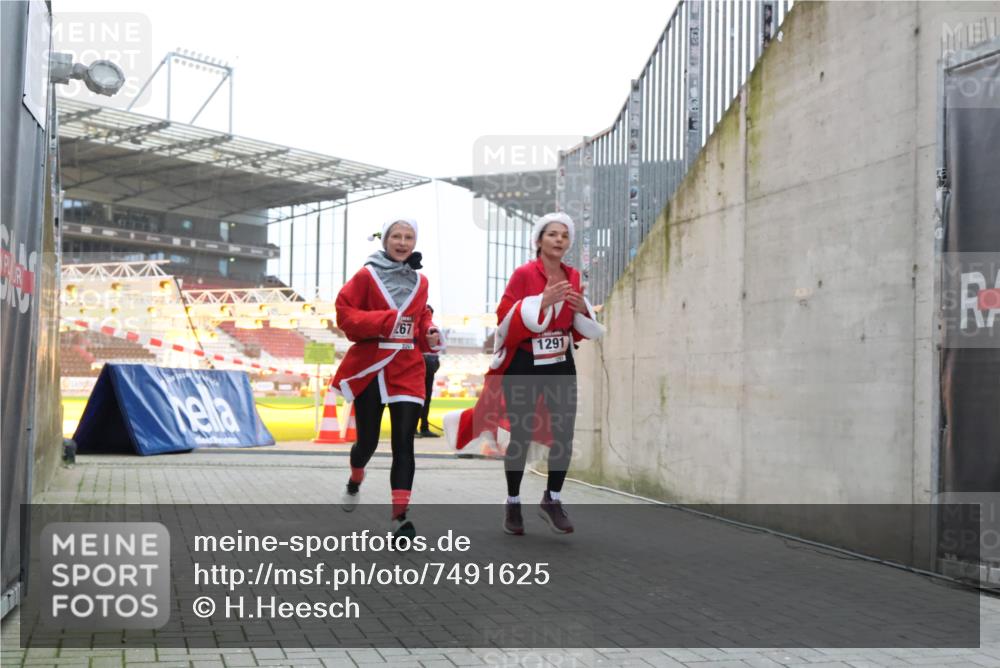 08.12.2024 - St. Pauli X-Mass-Run No. 14 H.Heesch http://msf.ph/oto/7491625 08.12.2024 09:57:27 Ziel 364, 384, 420, 755, 763, 904, 1291, 1982, 2267, 3022, 904, 1291, 2267, 3162 meine-sportfotos.de