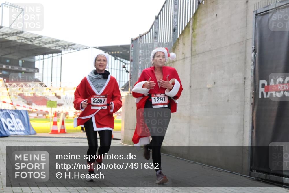 08.12.2024 - St. Pauli X-Mass-Run No. 14 H.Heesch http://msf.ph/oto/7491632 08.12.2024 09:57:27 Ziel 364, 384, 420, 755, 763, 904, 1291, 1982, 2267, 3022, 904, 1291, 2267, 3162 meine-sportfotos.de
