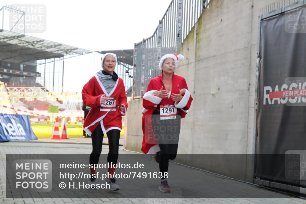 08.12.2024 - St. Pauli X-Mass-Run No. 14 H.Heesch http://msf.ph/oto/7491638 08.12.2024 09:57:27 Ziel 364, 384, 420, 755, 763, 904, 1291, 1982, 2267, 3022, 904, 1291, 2267, 3162 meine-sportfotos.de