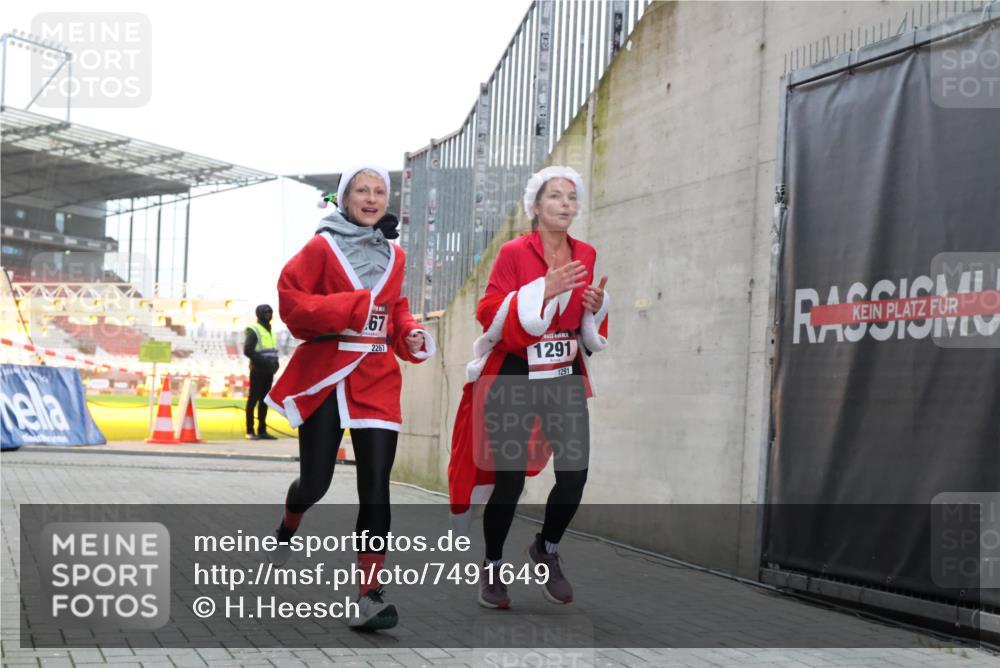 08.12.2024 - St. Pauli X-Mass-Run No. 14 H.Heesch http://msf.ph/oto/7491649 08.12.2024 09:57:27 Ziel 364, 384, 420, 755, 763, 904, 1291, 1982, 2267, 3022, 904, 1291, 2267, 3162 meine-sportfotos.de