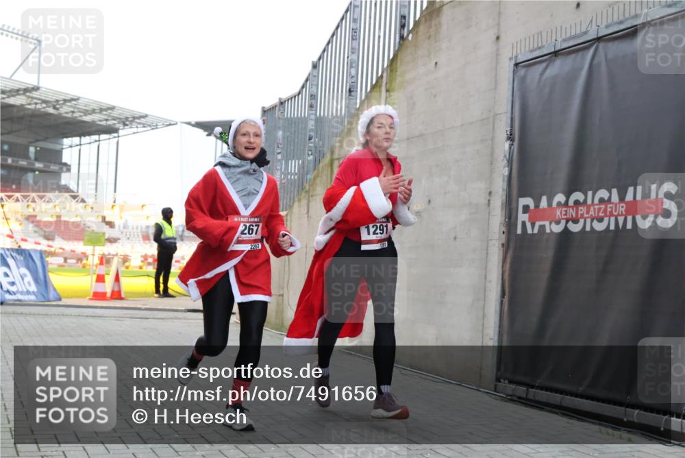 08.12.2024 - St. Pauli X-Mass-Run No. 14 H.Heesch http://msf.ph/oto/7491656 08.12.2024 09:57:27 Ziel 364, 384, 420, 755, 763, 904, 1291, 1982, 2267, 3022, 904, 1291, 2267, 3162 meine-sportfotos.de