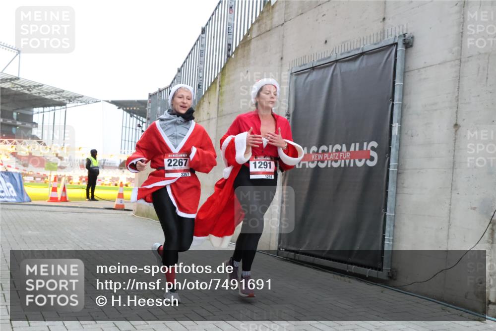 08.12.2024 - St. Pauli X-Mass-Run No. 14 H.Heesch http://msf.ph/oto/7491691 08.12.2024 09:57:28 Ziel 364, 384, 420, 755, 763, 904, 1291, 1982, 2267, 3022, 1291, 2267, 3162 meine-sportfotos.de