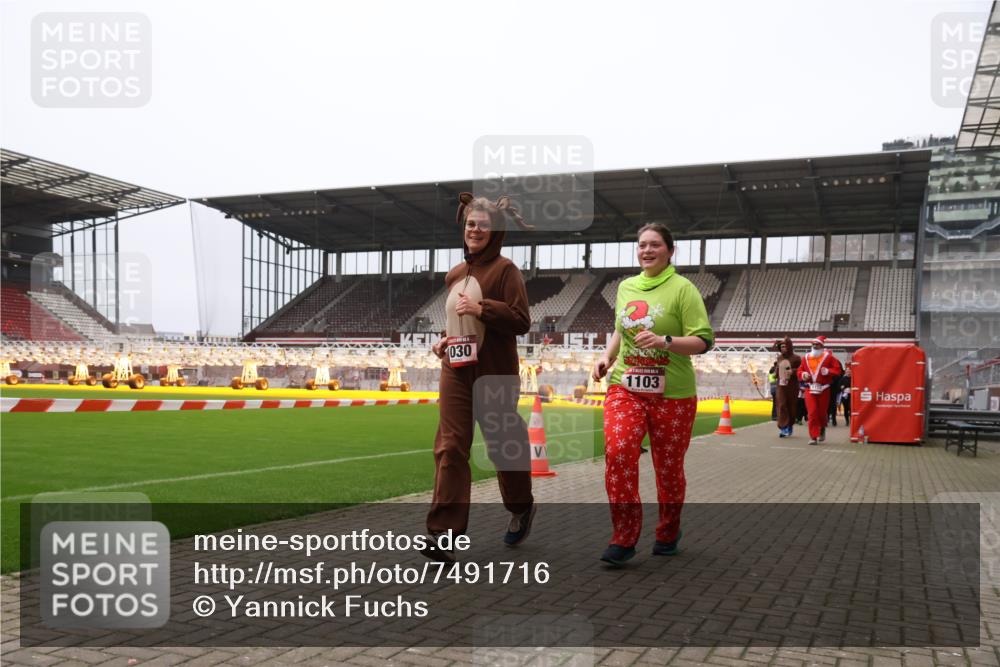 08.12.2024 - St. Pauli X-Mass-Run No. 14 Yannick Fuchs http://msf.ph/oto/7491716 08.12.2024 10:43:09 Ziel 1030, 1038, 1103, 1144, 1155, 1304, 1411, 3232, 3236 meine-sportfotos.de