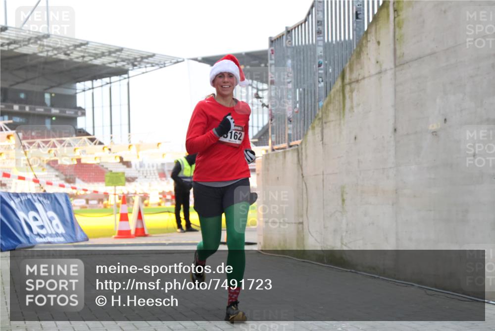 08.12.2024 - St. Pauli X-Mass-Run No. 14 H.Heesch http://msf.ph/oto/7491723 08.12.2024 09:57:35 Ziel 755, 763, 904, 1291, 1982, 2267, 3162, 3162 meine-sportfotos.de