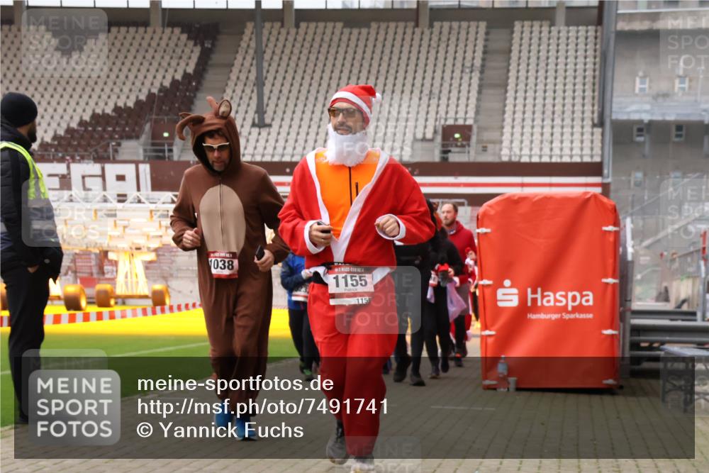 08.12.2024 - St. Pauli X-Mass-Run No. 14 Yannick Fuchs http://msf.ph/oto/7491741 08.12.2024 10:43:12 Ziel 307, 557, 1030, 1038, 1103, 1144, 1155, 1304, 1411, 3232, 3236 meine-sportfotos.de