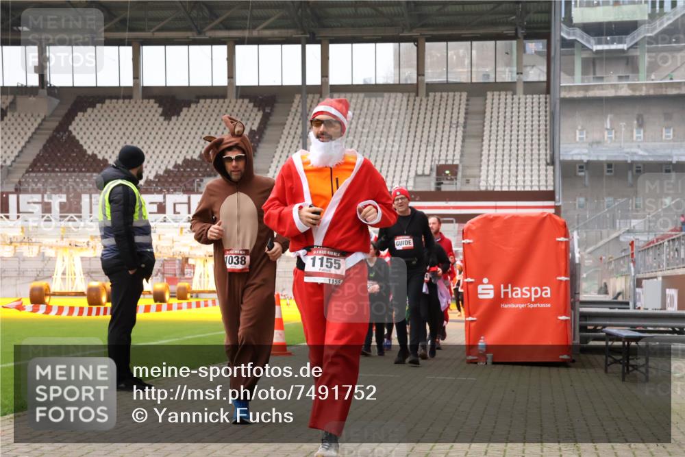 08.12.2024 - St. Pauli X-Mass-Run No. 14 Yannick Fuchs http://msf.ph/oto/7491752 08.12.2024 10:43:13 Ziel 307, 557, 1030, 1038, 1103, 1144, 1155, 1304, 1411, 1519, 3232, 3236 meine-sportfotos.de