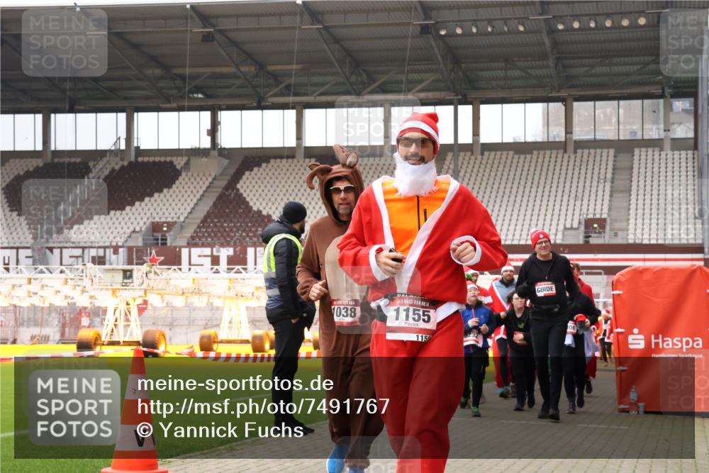 08.12.2024 - St. Pauli X-Mass-Run No. 14 Yannick Fuchs http://msf.ph/oto/7491767 08.12.2024 10:43:13 Ziel 307, 557, 1030, 1038, 1103, 1144, 1155, 1304, 1411, 1519, 3232, 3236 meine-sportfotos.de