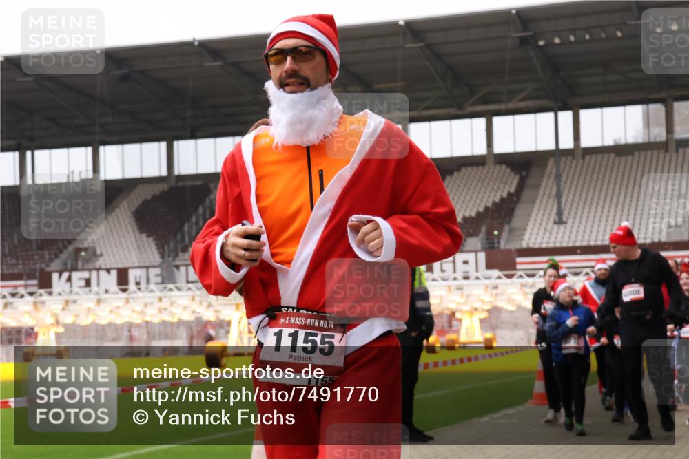 08.12.2024 - St. Pauli X-Mass-Run No. 14 Yannick Fuchs http://msf.ph/oto/7491770 08.12.2024 10:43:15 Ziel 307, 557, 1030, 1038, 1103, 1144, 1155, 1304, 1411, 1515, 1519, 3232, 3236 meine-sportfotos.de