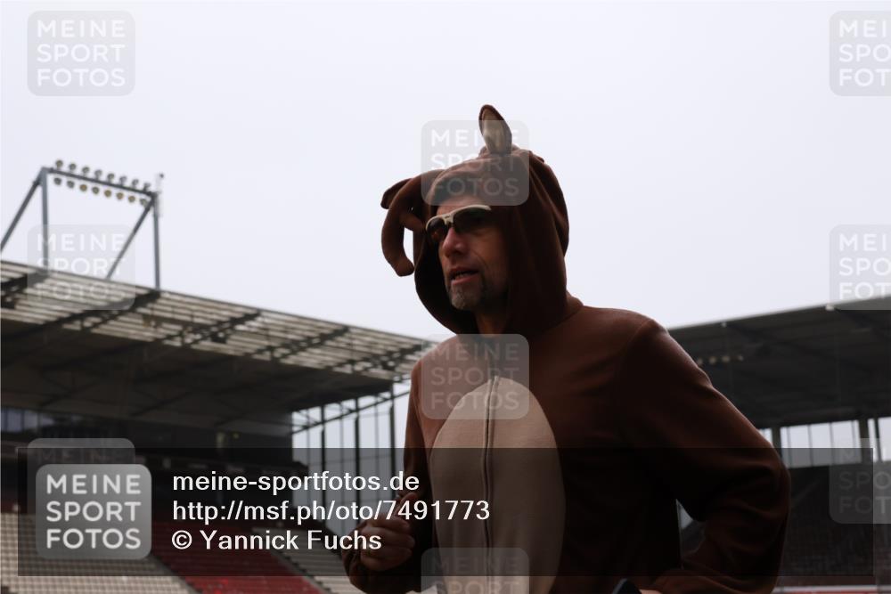 08.12.2024 - St. Pauli X-Mass-Run No. 14 Yannick Fuchs http://msf.ph/oto/7491773 08.12.2024 10:43:16 Ziel 307, 491, 557, 1030, 1038, 1103, 1144, 1155, 1304, 1411, 1515, 1519, 3232, 3236 meine-sportfotos.de