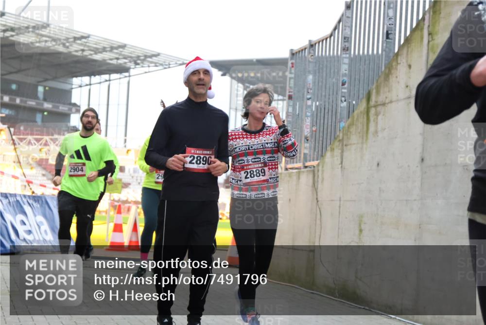 08.12.2024 - St. Pauli X-Mass-Run No. 14 H.Heesch http://msf.ph/oto/7491796 08.12.2024 10:05:39 Ziel 24, 273, 312, 1959, 2015, 2031, 2165, 2836, 3077, 3310, 3311, 3312, 3313, 3314, 3315, 3316, 3317, 3318, 620, 949, 2031, 2889, 2890, 2903, 2904 meine-sportfotos.de