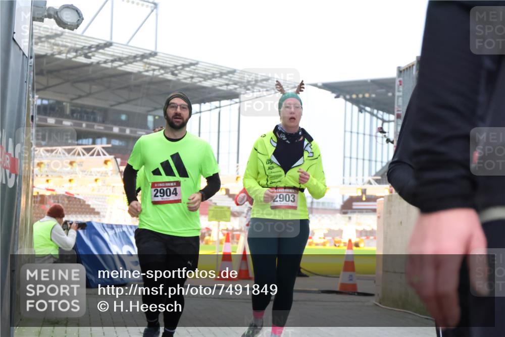 08.12.2024 - St. Pauli X-Mass-Run No. 14 H.Heesch http://msf.ph/oto/7491849 08.12.2024 10:05:40 Ziel 24, 273, 312, 1959, 2031, 2165, 2889, 2890, 3077, 3310, 3311, 3312, 3313, 3314, 3315, 3316, 3317, 3318, 620, 949, 2031, 2889, 2890, 2903, 2904 meine-sportfotos.de