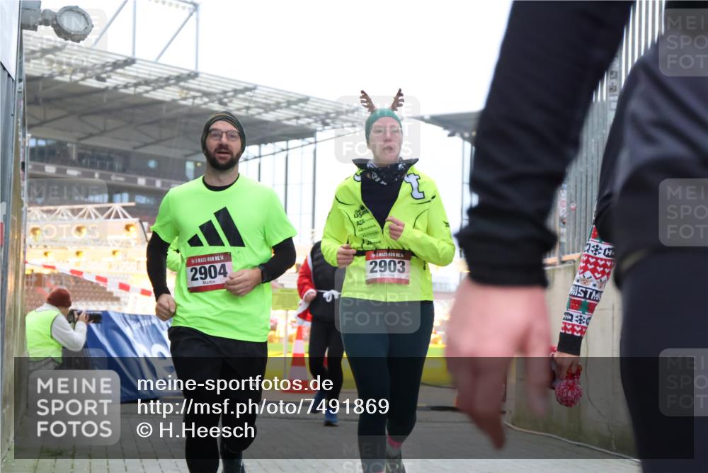 08.12.2024 - St. Pauli X-Mass-Run No. 14 H.Heesch http://msf.ph/oto/7491869 08.12.2024 10:05:40 Ziel 24, 273, 312, 1959, 2031, 2165, 2889, 2890, 3077, 3310, 3311, 3312, 3313, 3314, 3315, 3316, 3317, 3318, 620, 949, 2031, 2889, 2890, 2903, 2904 meine-sportfotos.de