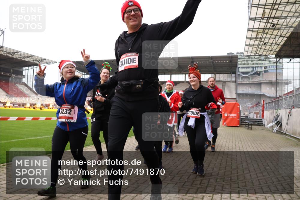 08.12.2024 - St. Pauli X-Mass-Run No. 14 Yannick Fuchs http://msf.ph/oto/7491870 08.12.2024 10:43:21 Ziel 307, 491, 557, 695, 957, 1038, 1091, 1103, 1155, 1411, 1515, 1519, 3232, 3236 meine-sportfotos.de