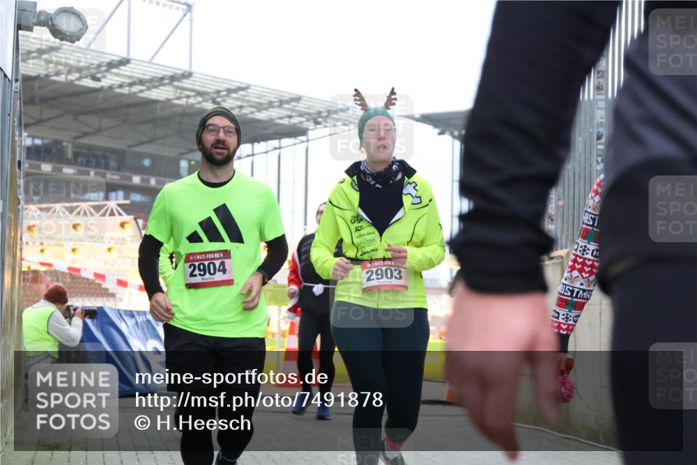 08.12.2024 - St. Pauli X-Mass-Run No. 14 H.Heesch http://msf.ph/oto/7491878 08.12.2024 10:05:40 Ziel 24, 273, 312, 1959, 2031, 2165, 2889, 2890, 3077, 3310, 3311, 3312, 3313, 3314, 3315, 3316, 3317, 3318, 620, 949, 2031, 2889, 2890, 2903, 2904 meine-sportfotos.de